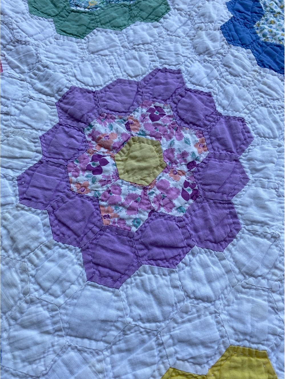 Antique Grandmothers Flower Garden hand pieced hand sewn hexagon crib quilt 1930 - Picture 2 of 6